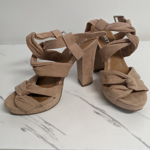 Heels size 6 - Picture 2 of 3